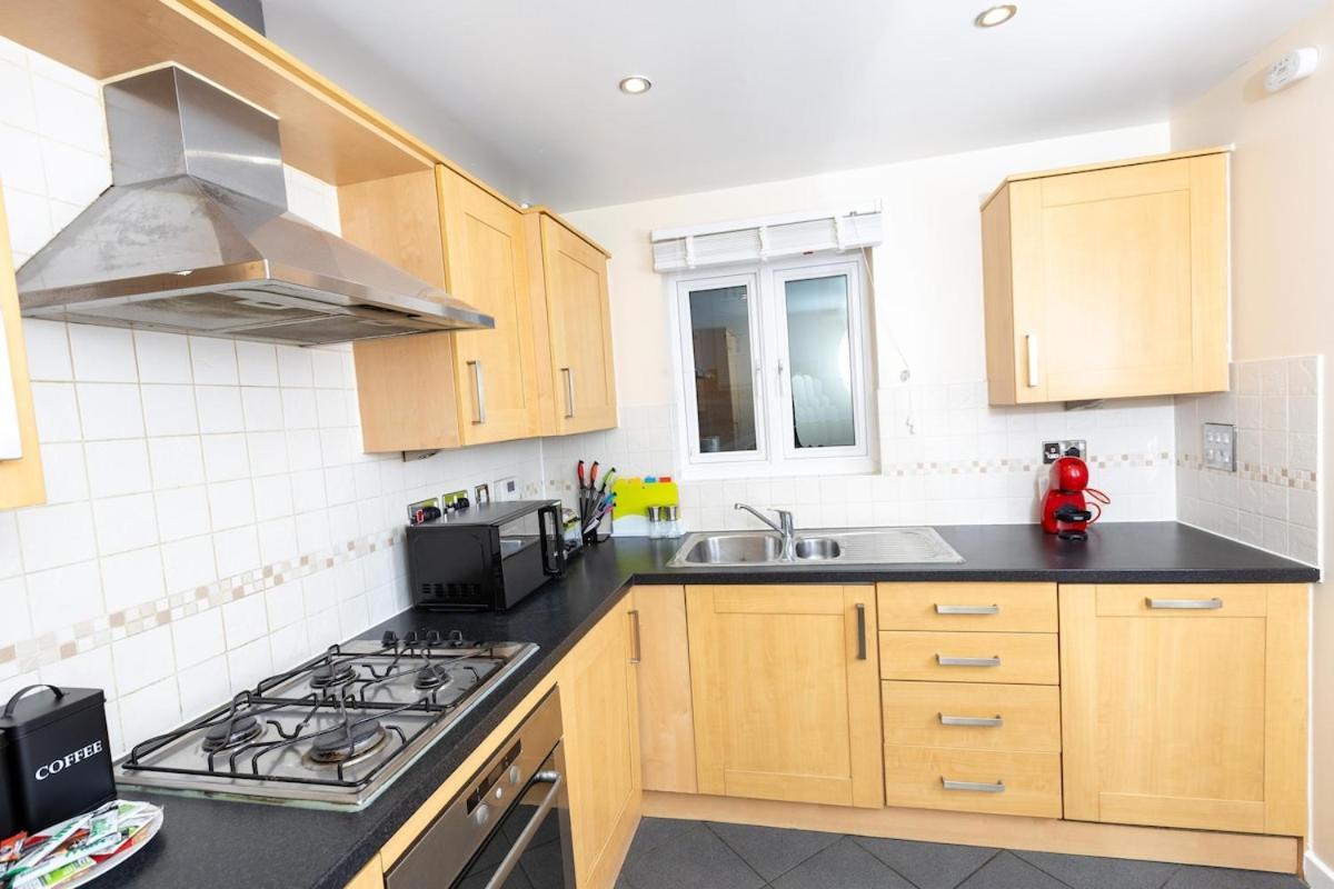 Вилла 5-Bed Modern & Luxurious House Snodland Экстерьер фото