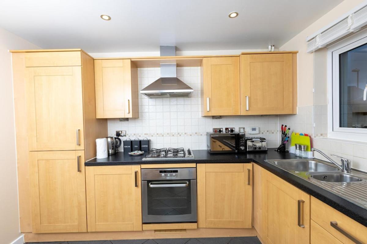 Вилла 5-Bed Modern & Luxurious House Snodland Экстерьер фото