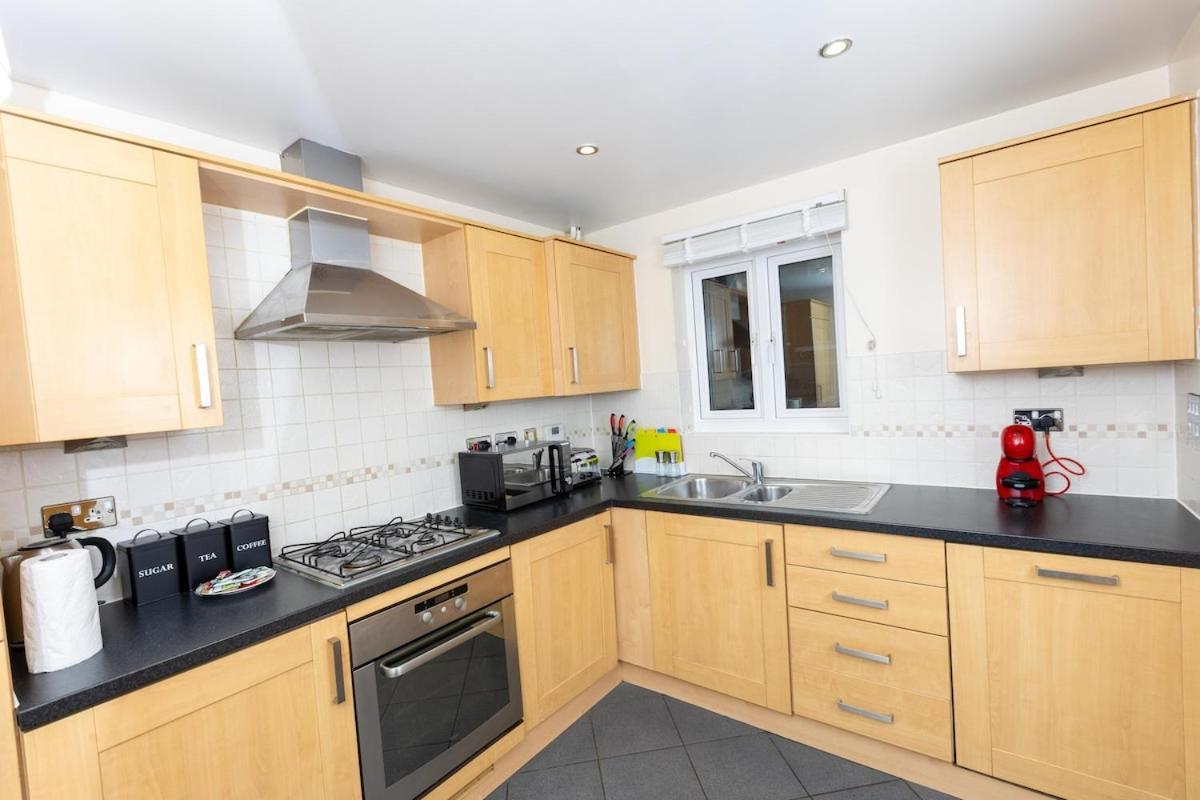 Вилла 5-Bed Modern & Luxurious House Snodland Экстерьер фото