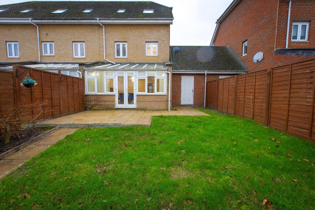 Вилла 5-Bed Modern & Luxurious House Snodland Экстерьер фото