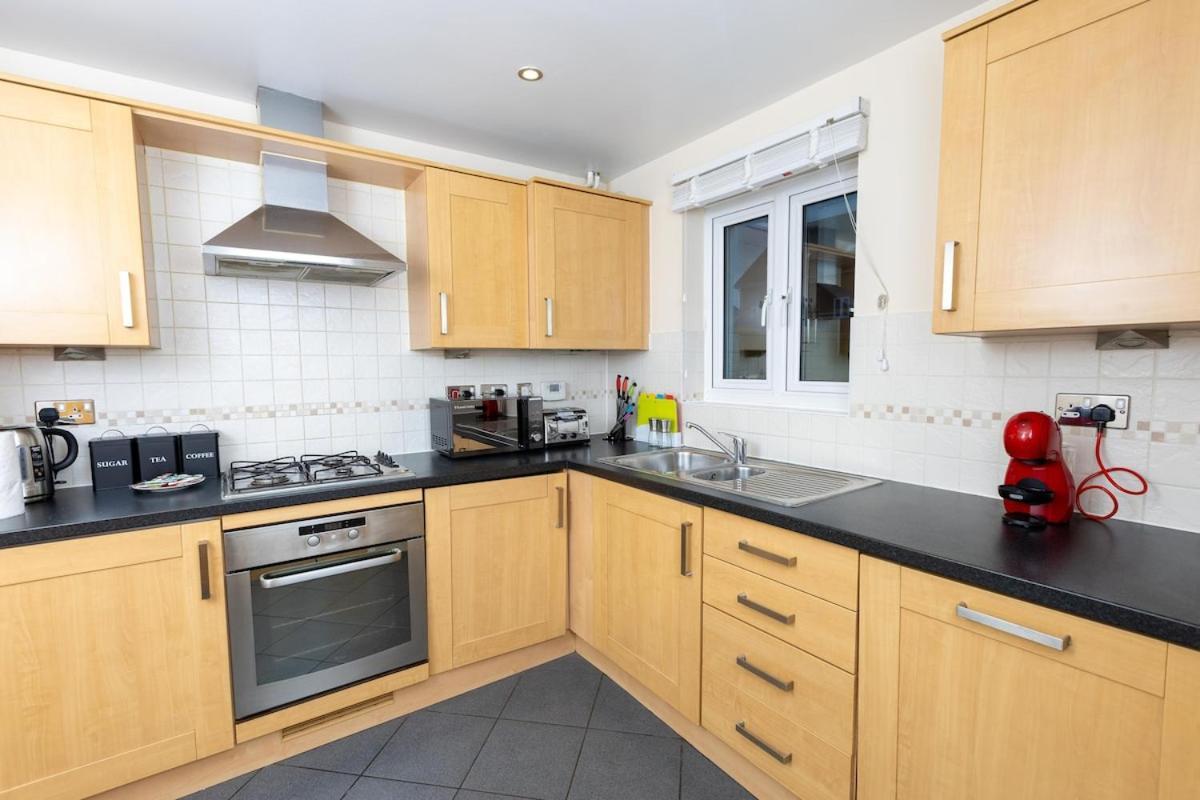 Вилла 5-Bed Modern & Luxurious House Snodland Экстерьер фото