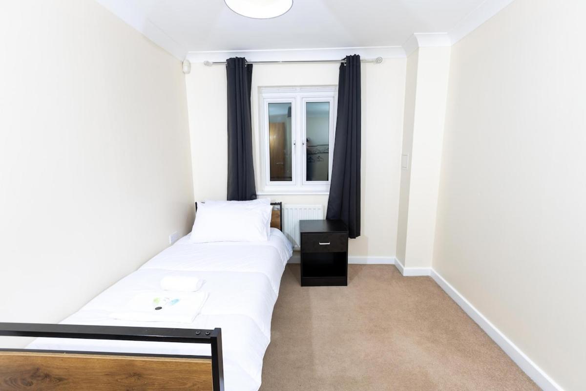 Вилла 5-Bed Modern & Luxurious House Snodland Экстерьер фото