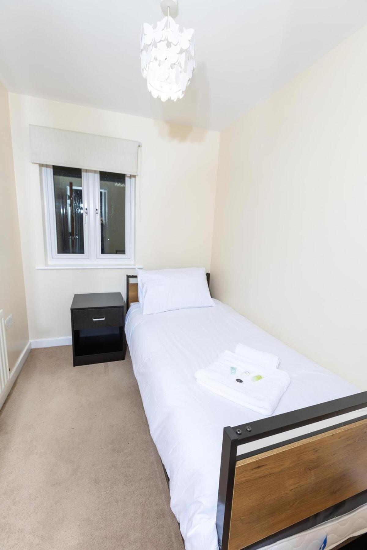 Вилла 5-Bed Modern & Luxurious House Snodland Экстерьер фото