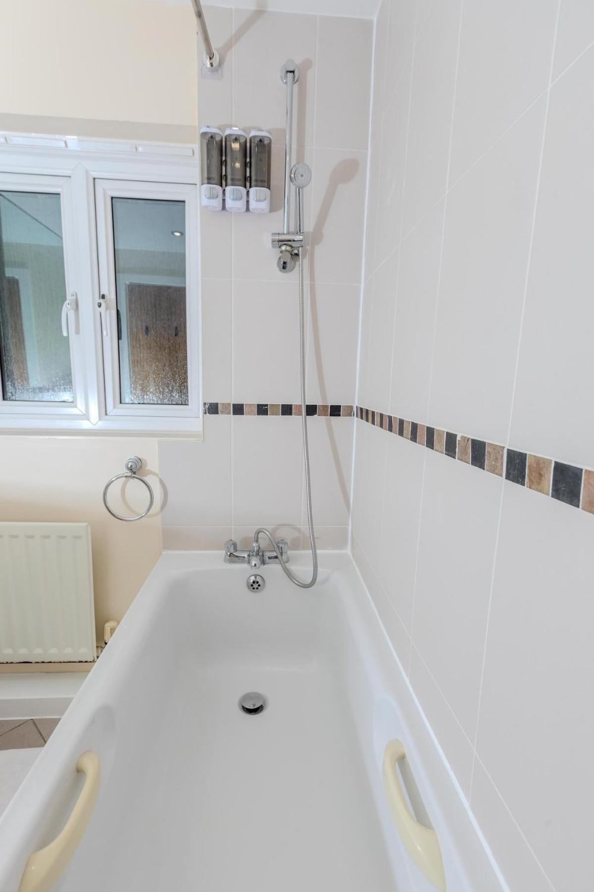 Вилла 5-Bed Modern & Luxurious House Snodland Экстерьер фото